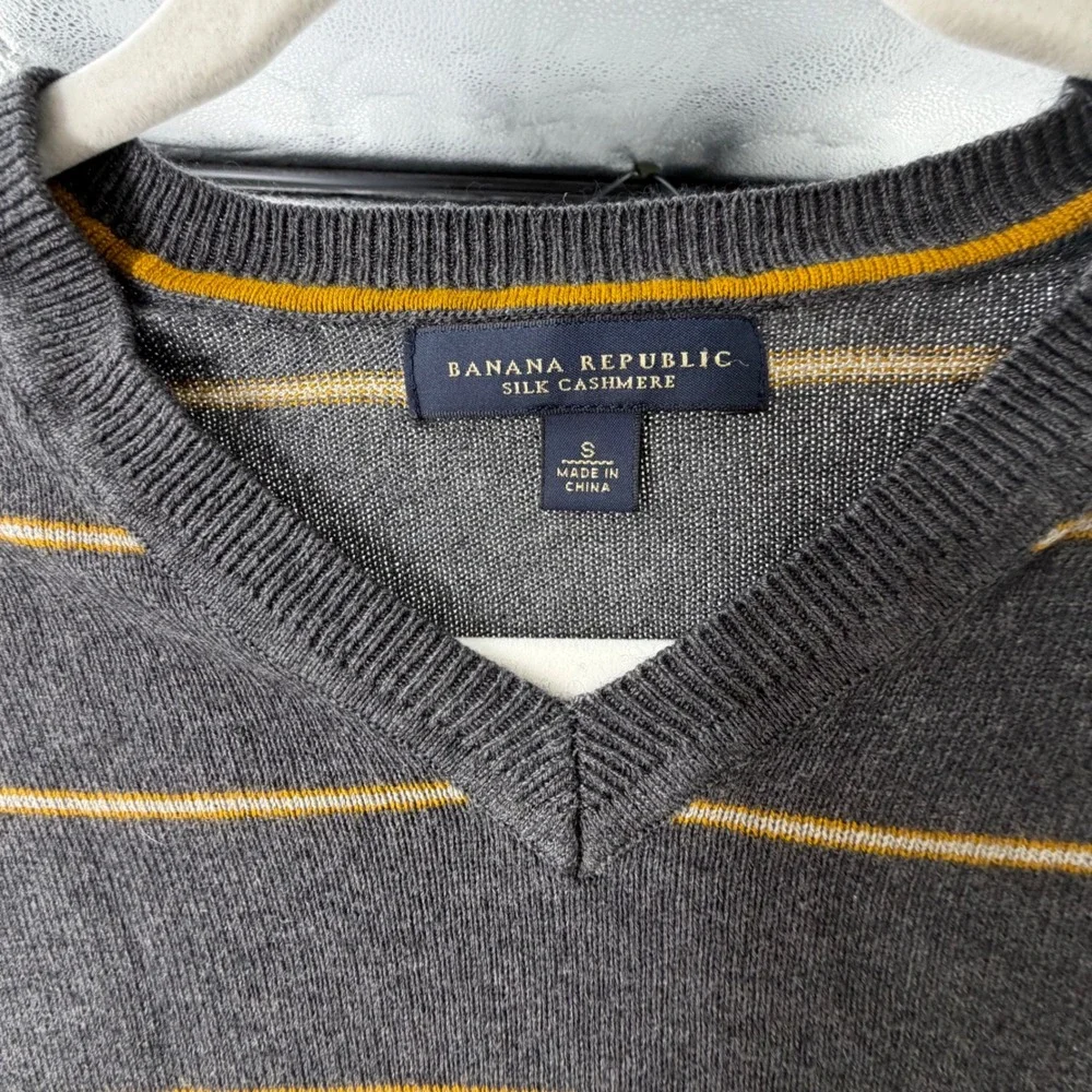Banana Republic Mens Silk Cashmere V-Neck Striped Sweater Grey Yellow Small